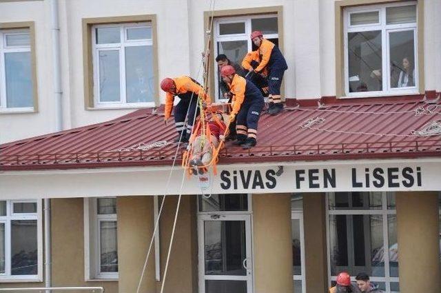 Sivas&rsquo;ta Deprem Tatbikatı Ger&ccedil;eğini Aratmadı 2