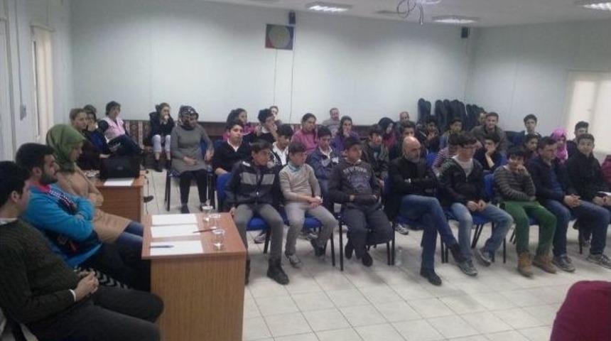 Beyaz Kalpler&rsquo;de Suriyeli M&uuml;lteciler Konuşuldu