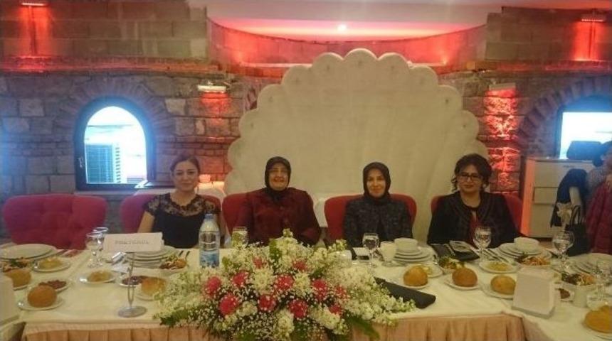 Polis Eşleri Dayanışma Yemeğinde Buluştu