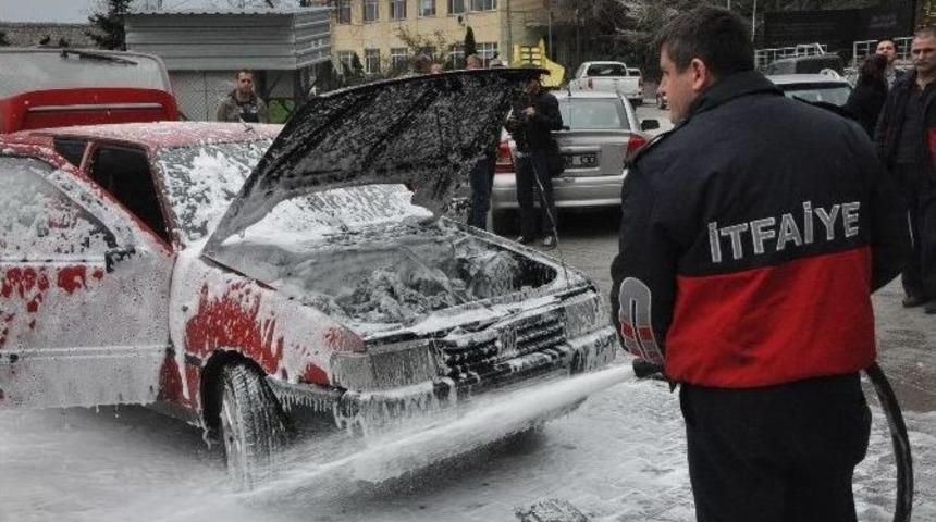 Seyir Halindeki Otomobilde Yangın &Ccedil;ıktı