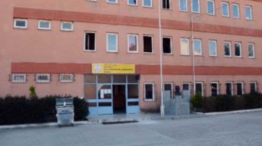 &Ccedil;anakkale&rsquo;de Kız &Ouml;ğrenciye Taciz İddiası