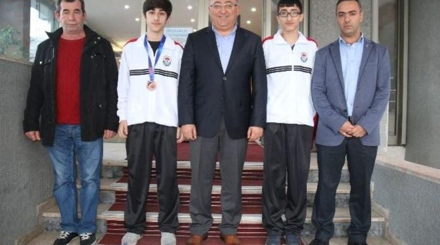 Yalova Belediyesporlu Sporcular Salman&rsquo;ı Ziyaret Etti