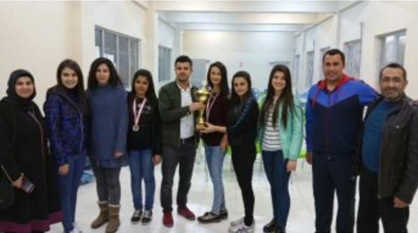 Tut &Ccedil;ok Programlı Anadolu Lisesi &Ouml;ğrencileri Satran&ccedil;ta B&uuml;y&uuml;k Başarı Elde Etti