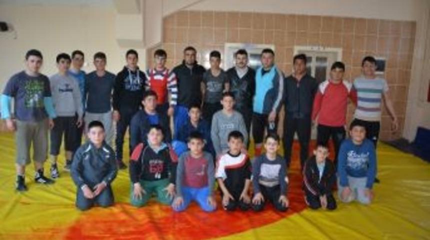 Halk Eğitim Merkezi Başpehlivan Yetiştiriyor