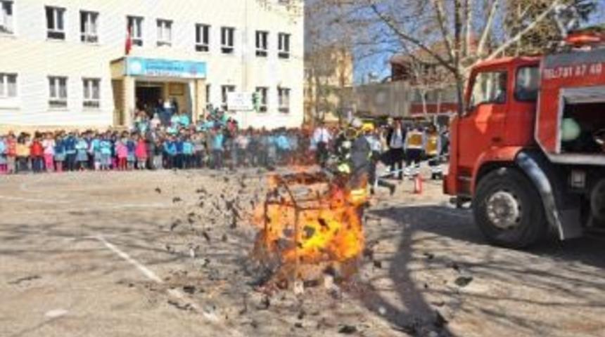G&ouml;lbaşı İl&ccedil;esinde Okullarda Yangın Tatbikatı Yapılıyor