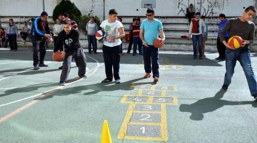Salihli&rsquo;de &ldquo;engelleri Kaldıralım&rdquo; Projesi