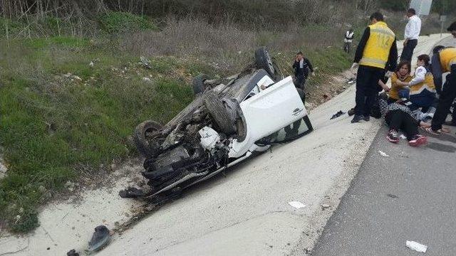 Otomobil Su Kanalına U&ccedil;tu: 6 Yaralı 1