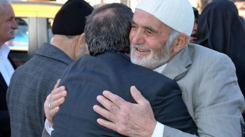 G&uuml;m&uuml;şhane&rsquo;den Umre Kafilesi Yola &Ccedil;ıktı