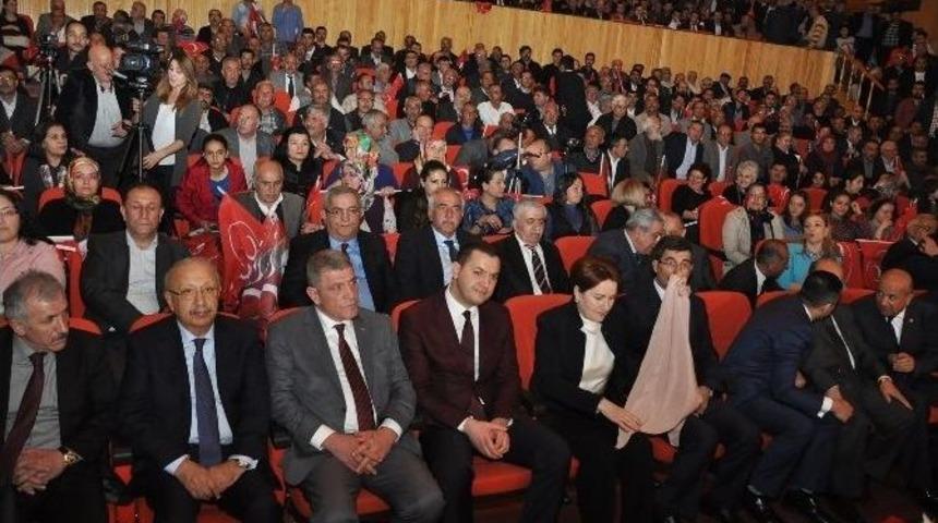 Meral Akşener Partililerle Bir Araya Geldi