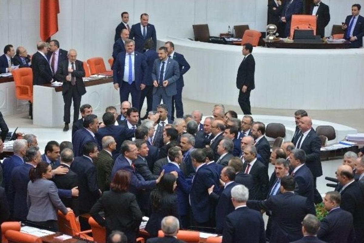 Genel Kurul&rsquo;da Gergin Anlar