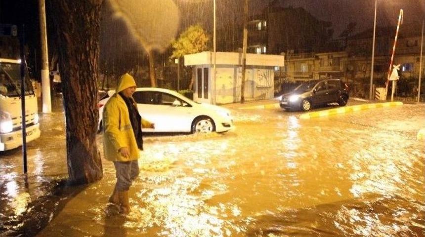 Manisa Sağanak Yağmura Teslim