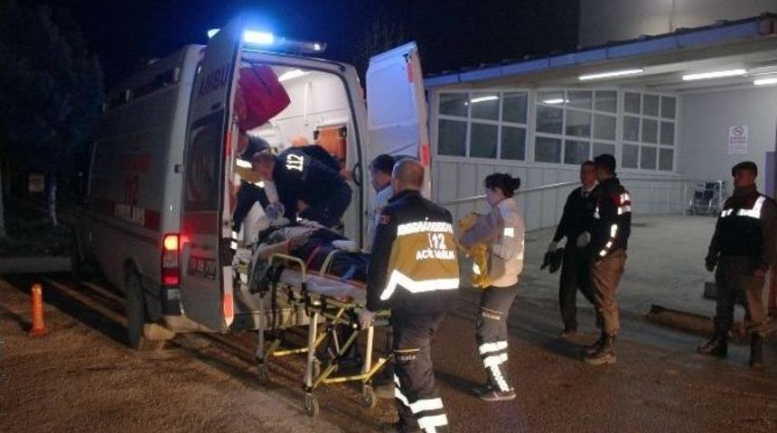 &Ccedil;&ouml;p Kamyonun &Ccedil;arptığı Adam Ağır Yaralandı