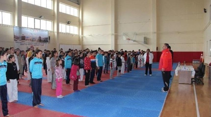İl M&uuml;ft&uuml;s&uuml; G&uuml;ven Geleceğin Sporcuları İle Buluştu