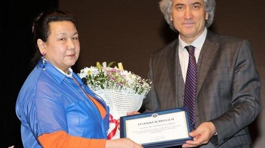 Do&ccedil;. Dr. Yuguşeva, Ar&uuml;&rsquo;de Altay İnan&ccedil;larını Anlattı
