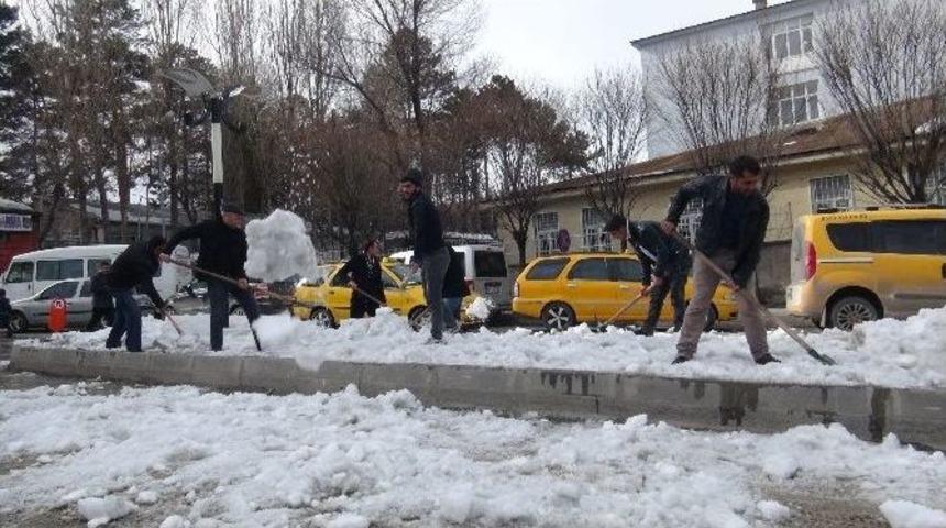 Tatvan&rsquo;ın &ldquo;kar Timi&rdquo; Son G&ouml;revinin Yerine Getiriyor