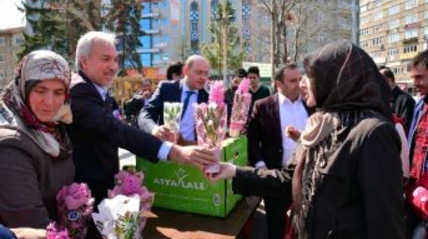 Başkan Kamil Sara&ccedil;oğlu: K&uuml;tahya&rsquo;da 1 Milyon &Ccedil;i&ccedil;ek Toprakla Buluşuyor