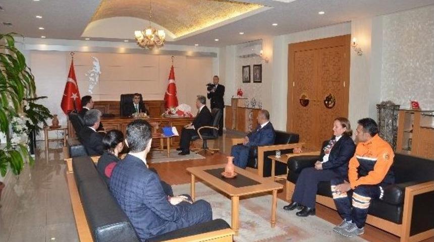 Vali D&uuml;zg&uuml;n&rsquo;e Deprem Haftası Ziyareti