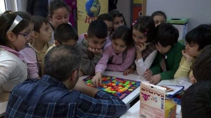 Beyoğlu&rsquo;nda &Ccedil;ocuklar &lsquo;akıl Oyunları&rsquo; İle &Ouml;ğreniyor
