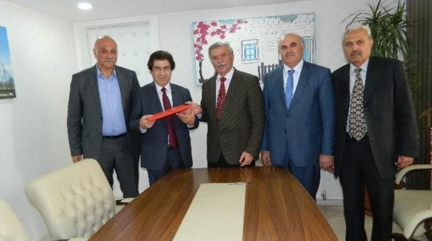 Başkan K&uuml;&ccedil;&uuml;k, Cemevi Yapımı İ&ccedil;in Kolları Sıvadı