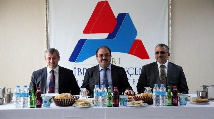 Ağrı İbrahim &Ccedil;e&ccedil;en &Uuml;niversitesinde Veda Yemeği