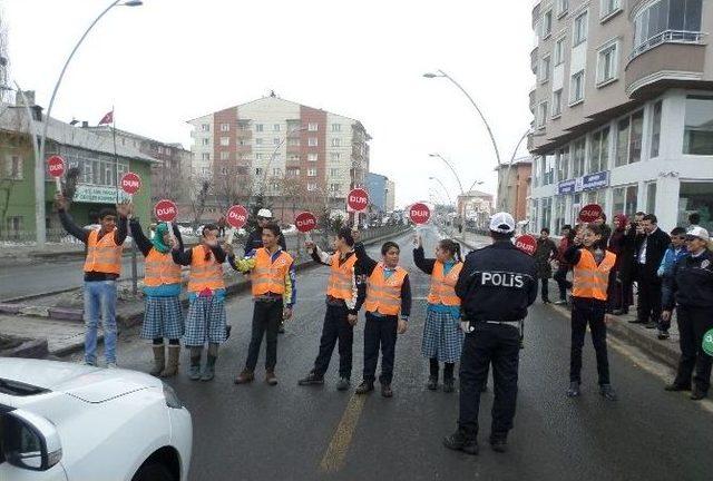 Ağrı’da “okul Geçit Görevlisi” Eğitimi Düzenlendi