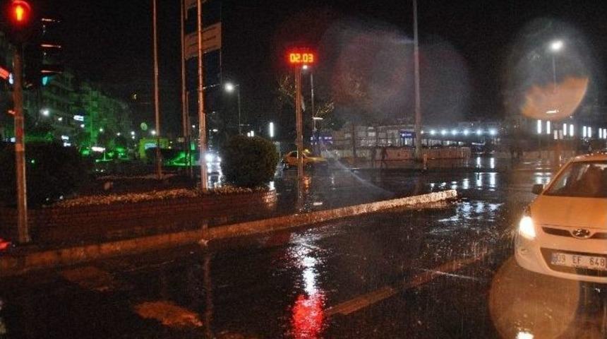 Aydın&rsquo;da Sağanak Yağış Etkili Oldu