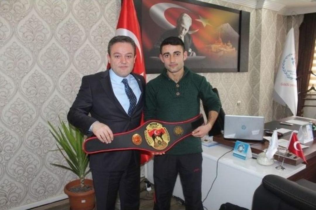 Kick Boks&rsquo;ta Ağrı R&uuml;zgarı Esti