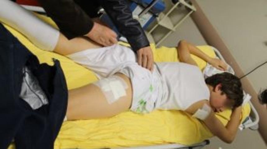 Sokak K&ouml;peklerinin Saldırdığı &Ccedil;ocuk Yaralandı