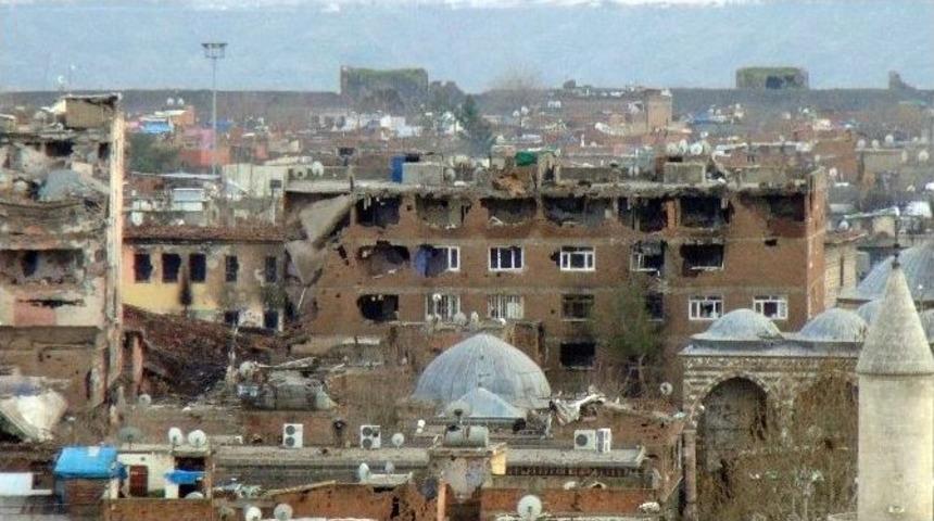 Sur&rsquo;da Yasak S&uuml;r&uuml;yor