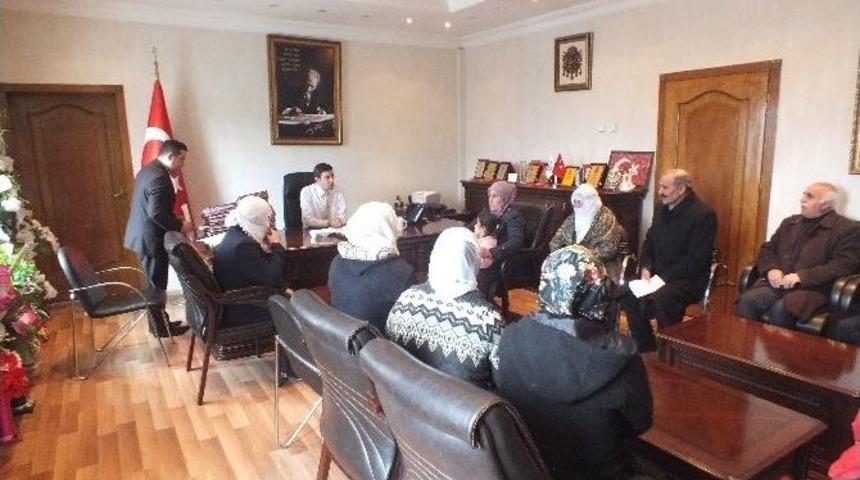 Her &Ccedil;arşamba G&uuml;nleri, Vatandaşların Sorunlarını Dinliyor