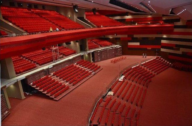 T&uuml;rkiye&rsquo;nin En B&uuml;y&uuml;k Oditoryumuna Sahip Kongre Merkezi G&uuml;n Sayıyor 1