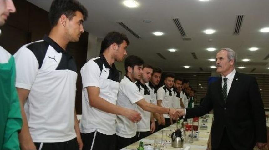 Altepe&rsquo;den Bursaspor Alt Yapı Takımına Yemek