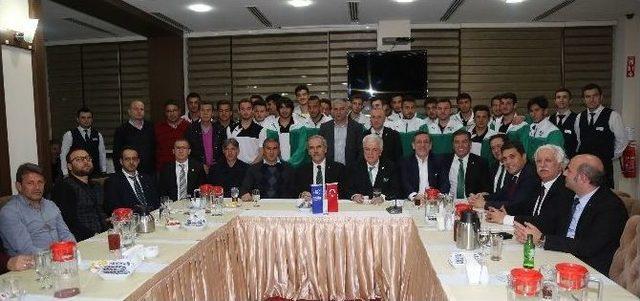 Altepe’den Bursaspor Alt Yapı Takımına Yemek