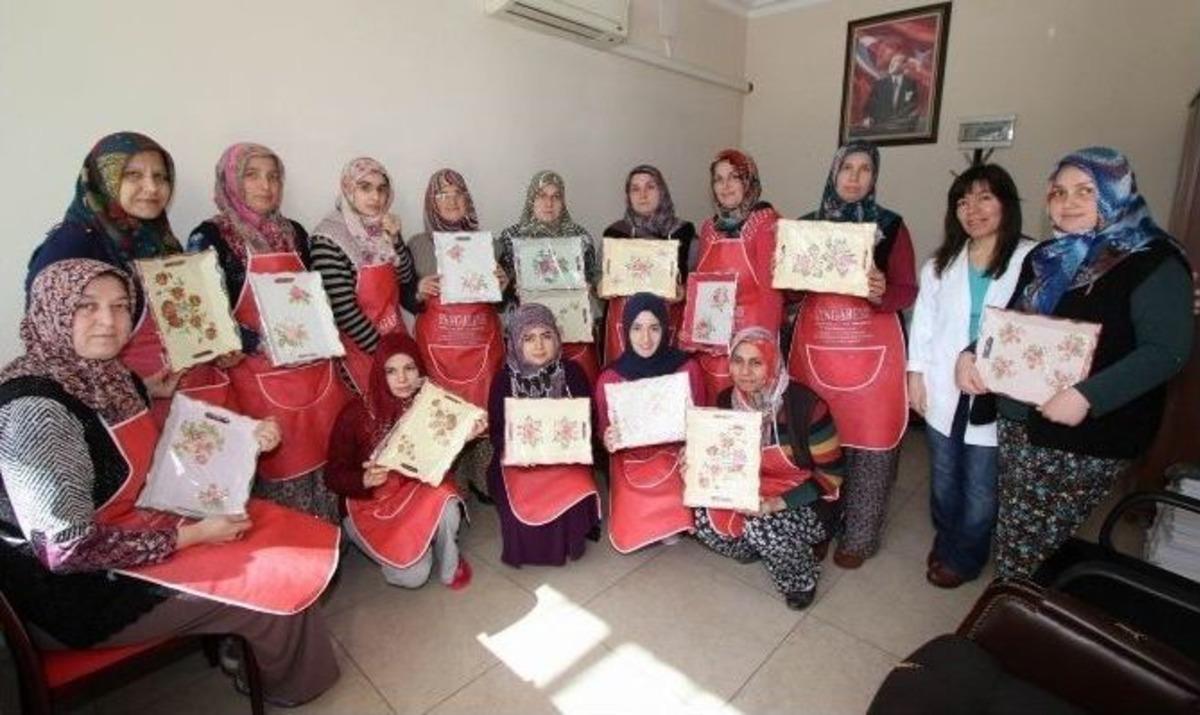 Ev Hanımları Meslek &Ouml;ğreniyor