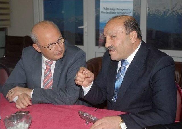 Chp’li Çakırözer’den Esağder’e Ziyaret