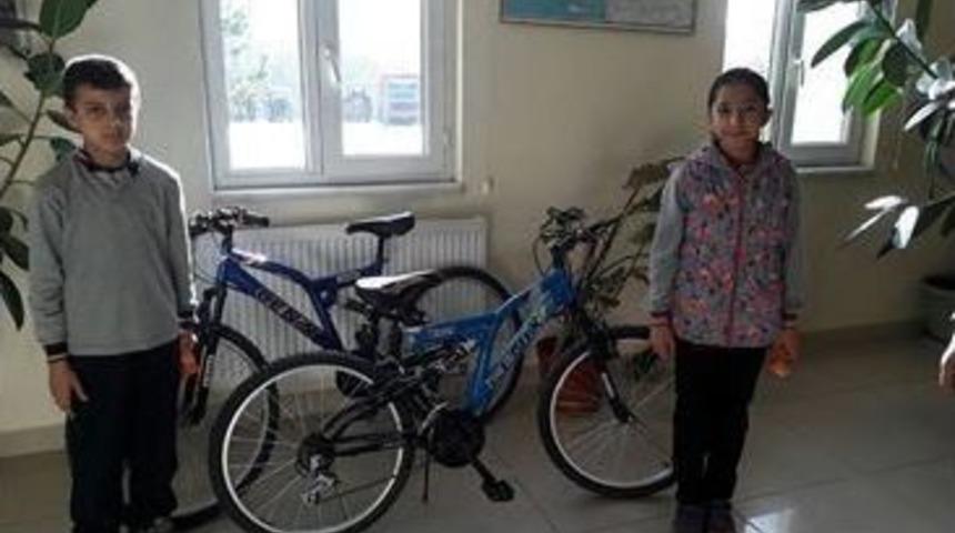 Yaz Kuran Kurslarını Birincilikle Bitirenlere Bisiklet Hediye Edildi