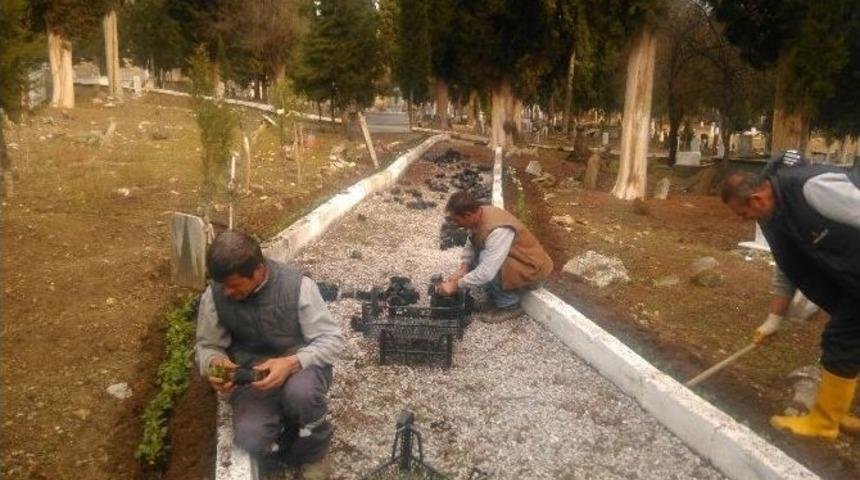 G&ouml;rdes&rsquo;in Mezarlıklarında Hassas &Ccedil;alışma