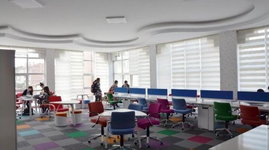 Kernek K&uuml;lliyesi&rsquo;nde K&uuml;t&uuml;phane A&ccedil;ıldı