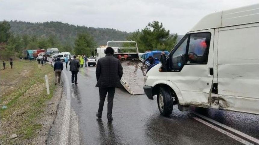 Kahramanmaraş&rsquo;ta Zincirleme Kaza: 8 Yaralı