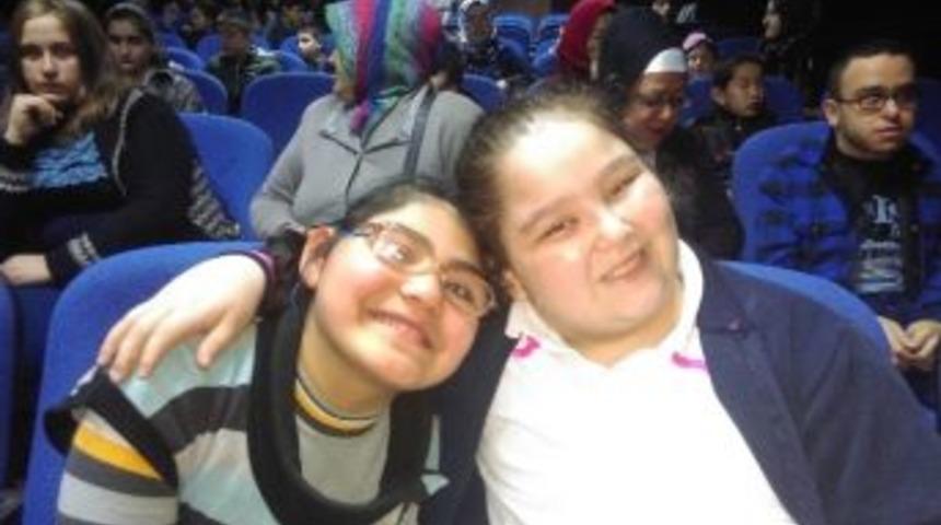 &Ouml;zel &Ouml;ğrenciler Tebess&uuml;m Etti