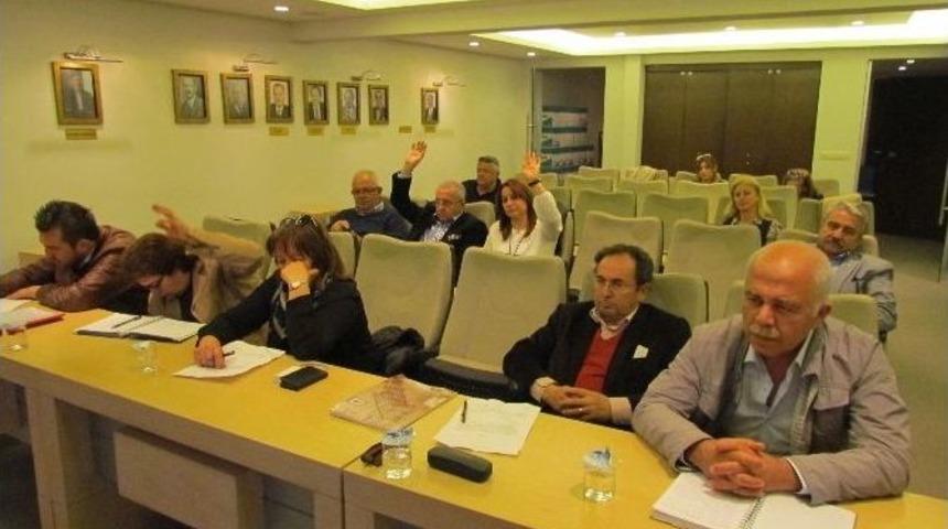 &Ccedil;eşme&rsquo;nin B&uuml;t&ccedil;e Ve Harcamaları Masaya Yatırıldı