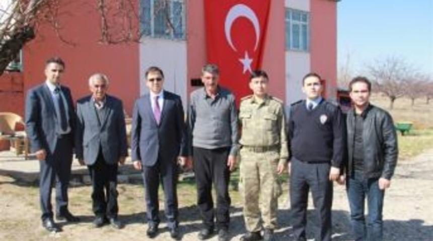 Kaymakam Sağ&rsquo;dan, Şehit Ailesine Ziyaret