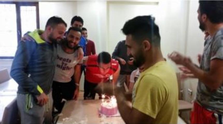 G&ouml;khan Payal İ&ccedil;in Doğum G&uuml;n&uuml; Kutlaması