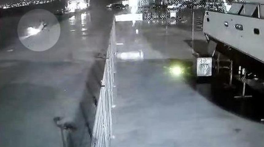 (&ouml;zel Haber) Tuzla&rsquo;da Aracın Denize U&ccedil;ma Anı G&uuml;venlik Kameralarına Yansıdı