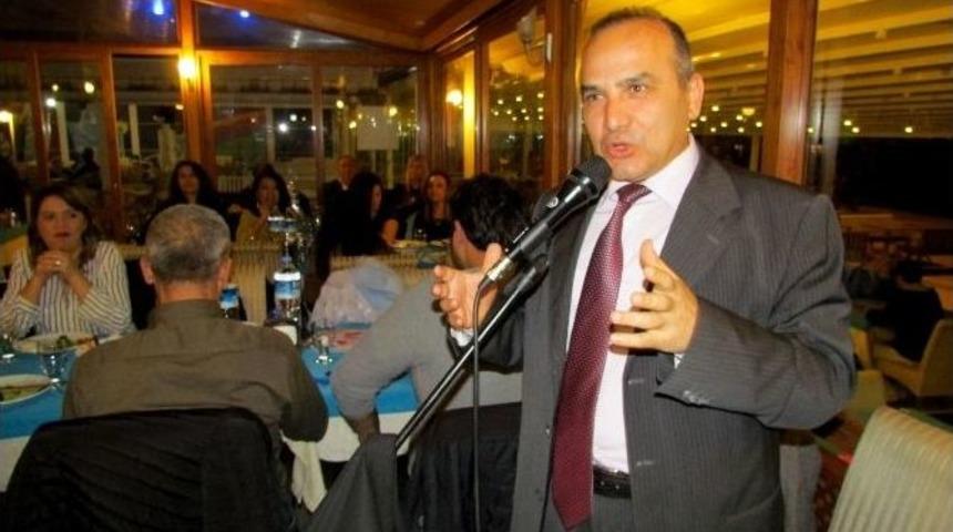 &Ccedil;eşme&rsquo;de T&uuml;rk&uuml; Eşliğindeki Yemekte Buluştular