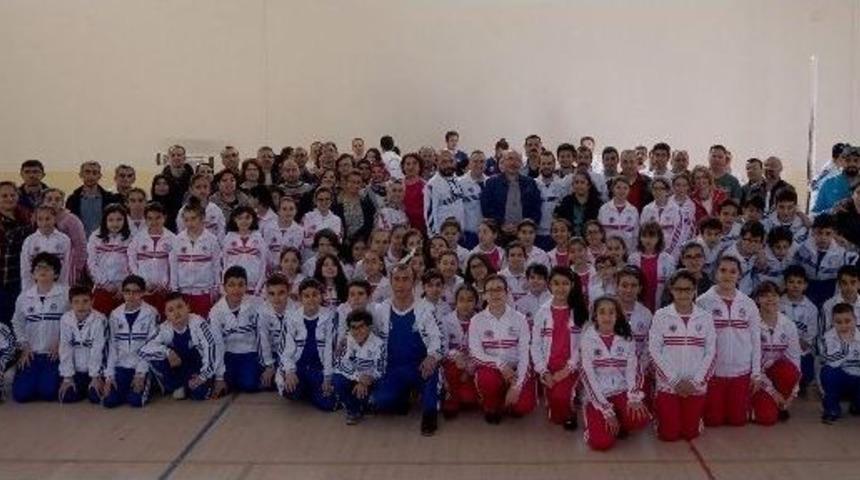 Halk Oyunları Kursiyerlerine Eşofman