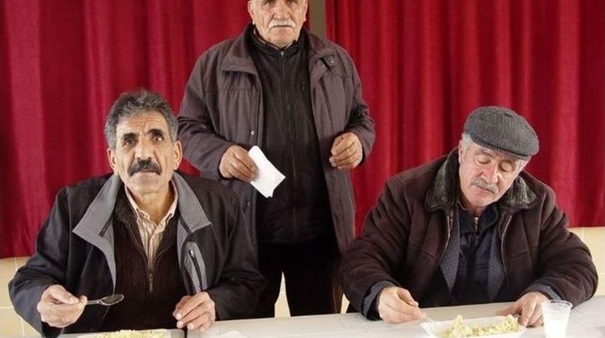 Varto&rsquo;da Ğaşil Yemeği Dağıtıldı