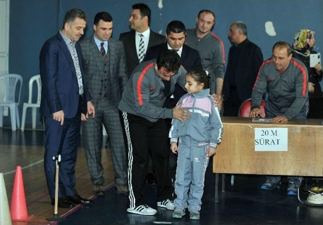 Hakan &Uuml;nsal&rsquo;dan Gen&ccedil; Sporculara Destek