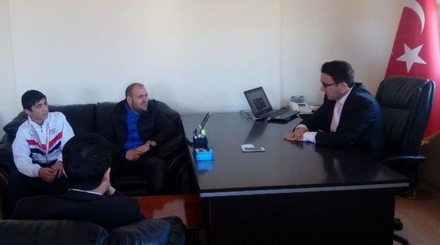 Kaymakam Yılmaz T&uuml;rkiye İkincisi Y&uuml;cel&rsquo;i Makamında Kabul Etti