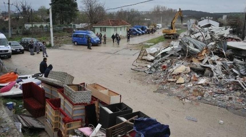 Ka&ccedil;ak Gece Kul&uuml;b&uuml; Yıkıldı